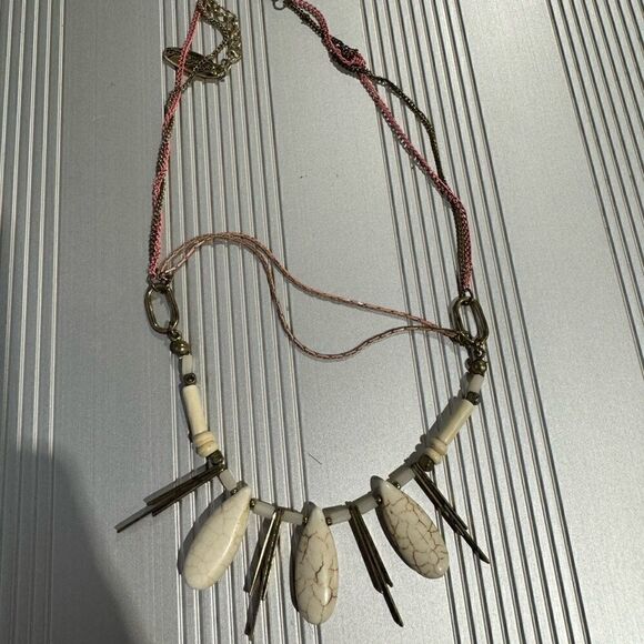 Woman’s plunder design, beautiful necklace - Picture 3 of 3
